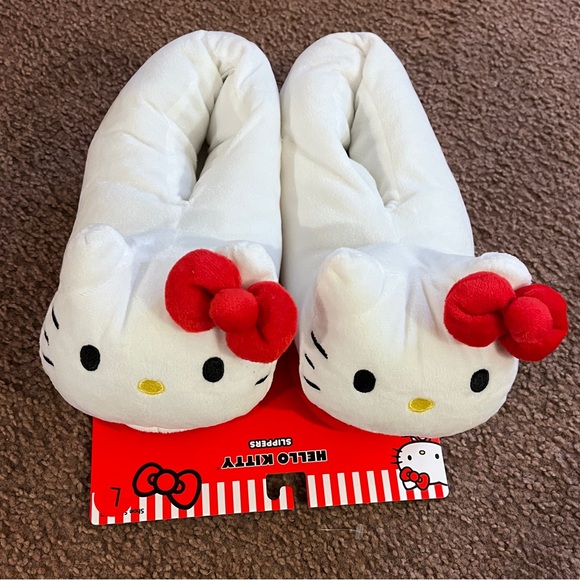 NWT Hello Kitty Plush House Slippers - Picture 7 of 8